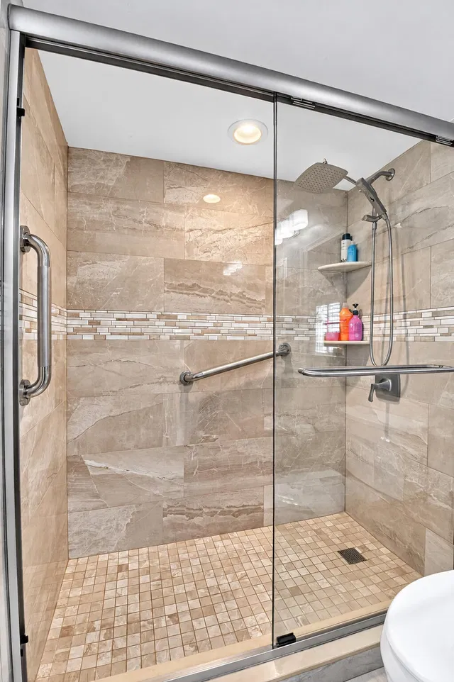 Unit 208 photo 22