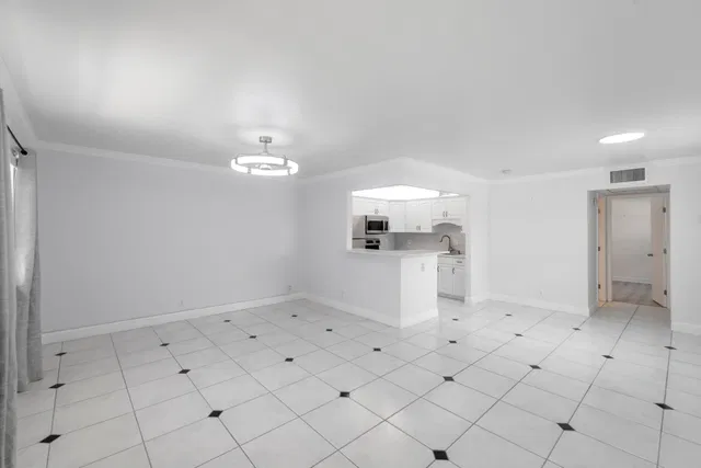 Residence photo 3