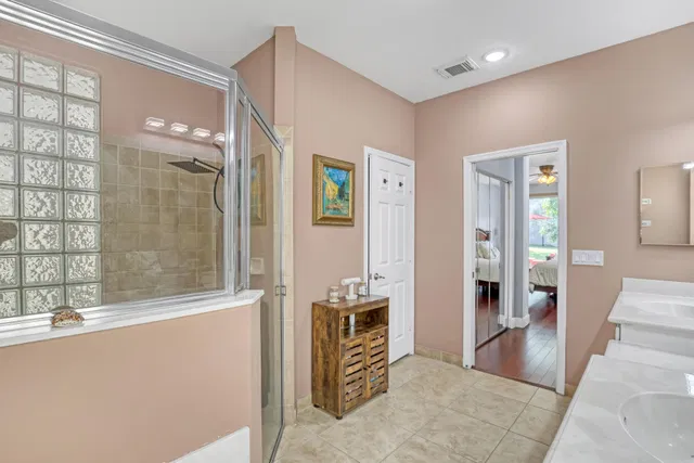 Residence photo 19