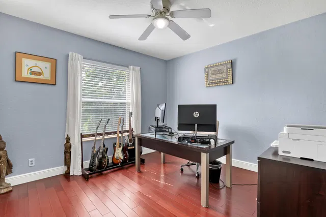 Residence photo 29