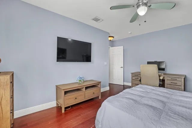 Residence photo 32