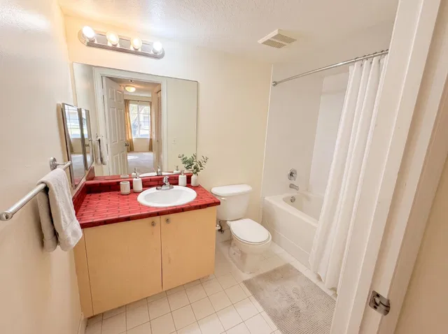 Unit 101 photo 14
