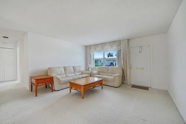 Residence photo 5