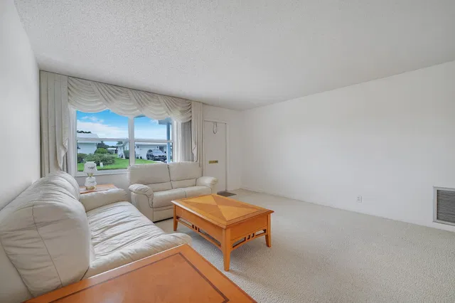 Residence photo 6