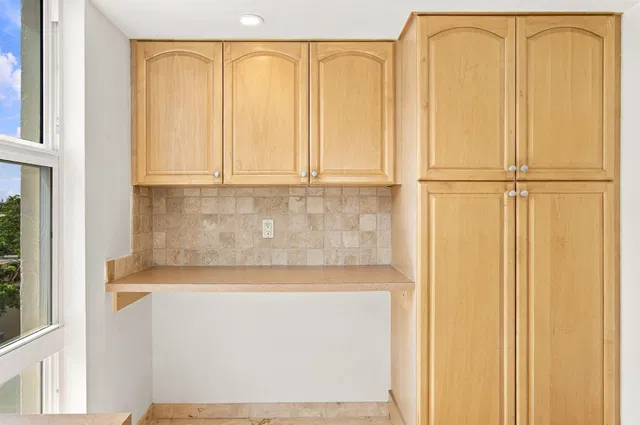 Unit 403 photo 6