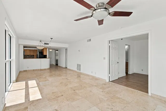 Unit 403 photo 9
