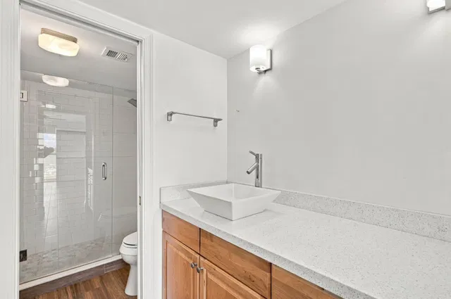 Unit 403 photo 12