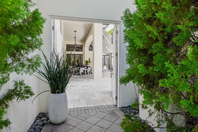 Seasons Residence photo 4