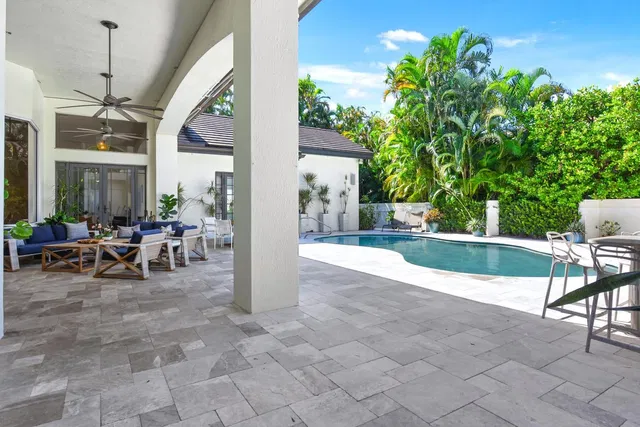 Seasons Residence photo 5