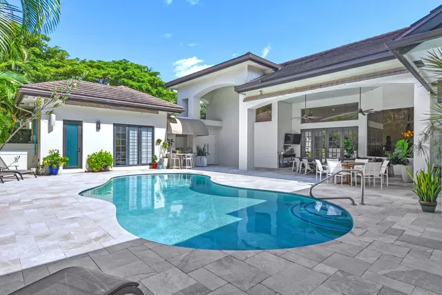 Seasons Residence photo 6