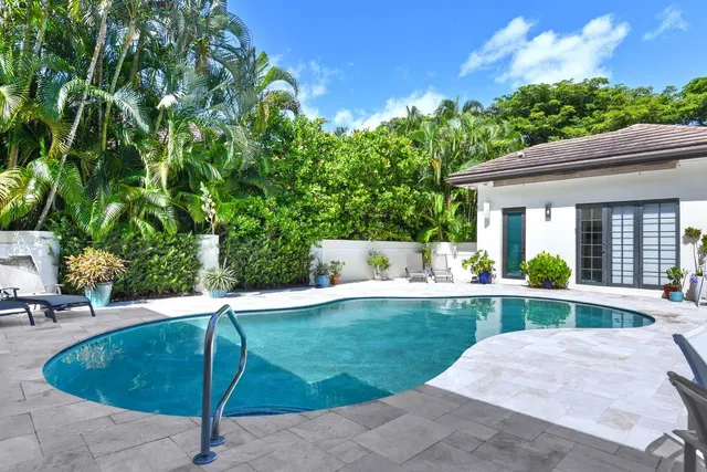 Seasons Residence photo 8