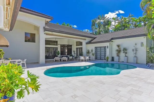Seasons Residence photo 9
