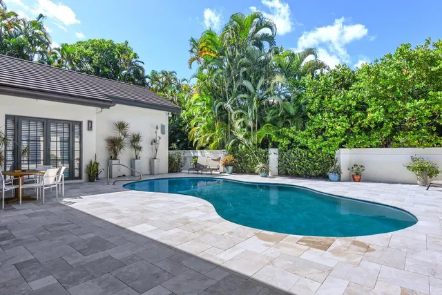 Seasons Residence photo 11