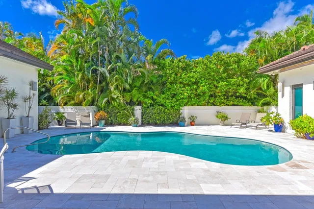 Seasons Residence photo 12