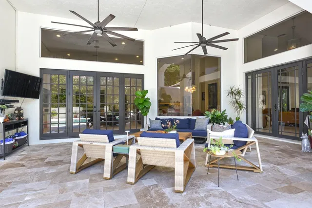 Seasons Residence photo 15