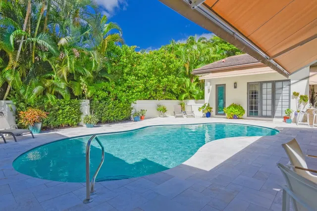 Seasons Residence photo 20