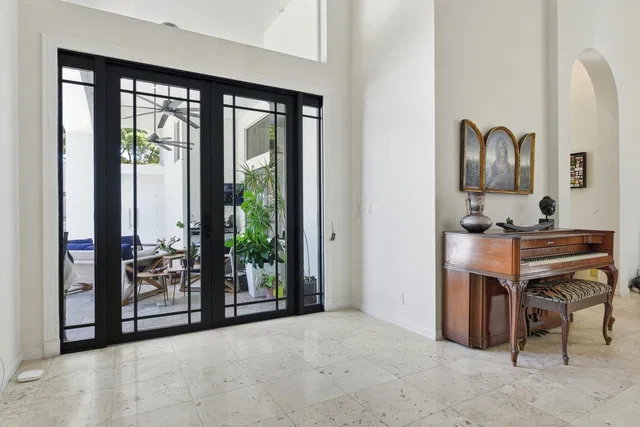 Seasons Residence photo 23