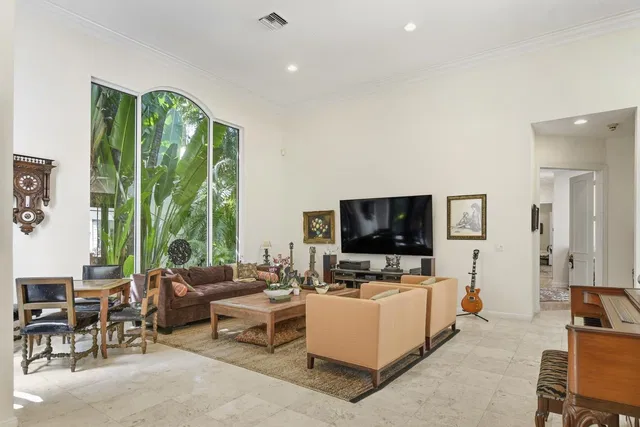 Seasons Residence photo 24