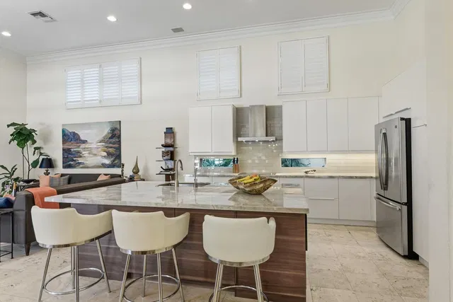 Seasons Residence photo 28