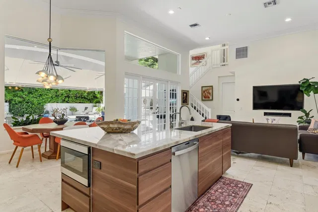 Seasons Residence photo 31