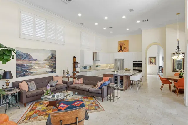 Seasons Residence photo 35