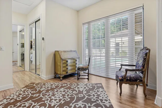 Seasons Residence photo 39