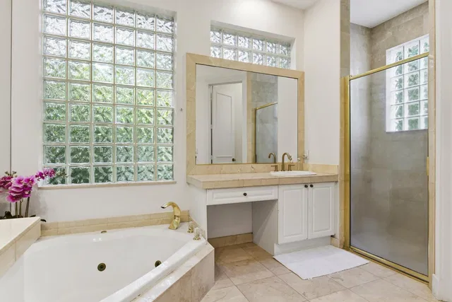 Seasons Residence photo 40