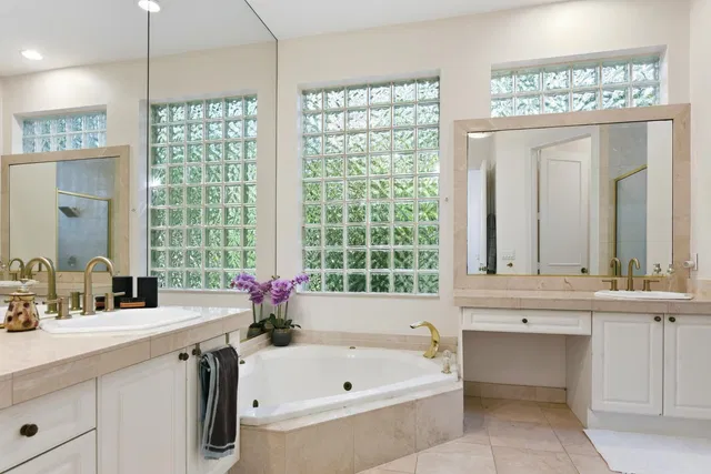 Seasons Residence photo 41