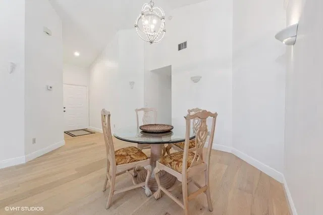  Residence photo 5