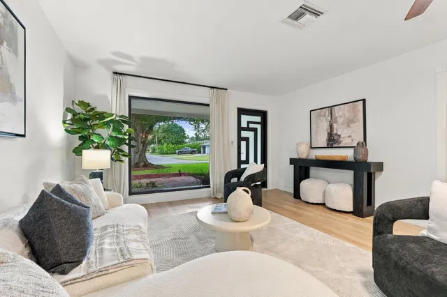  Residence photo 9