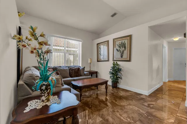 Residence photo 11