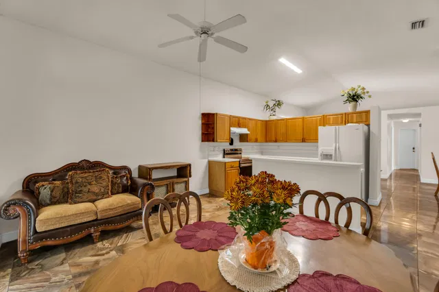 Residence photo 12
