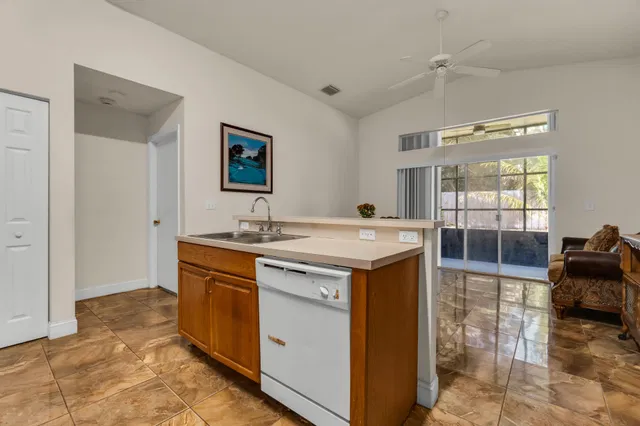 Residence photo 19