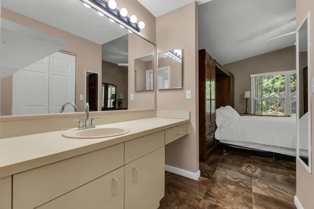Residence photo 23