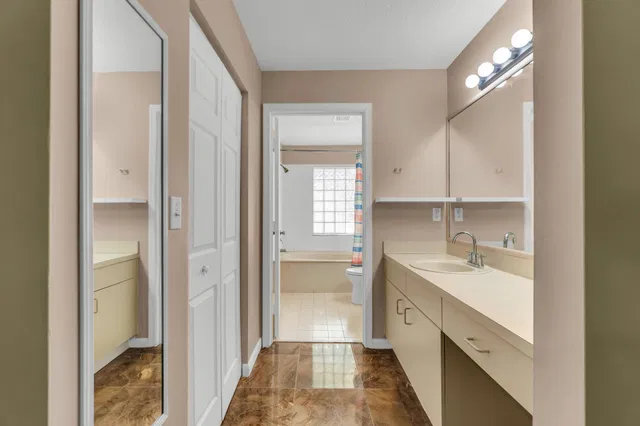 Residence photo 24