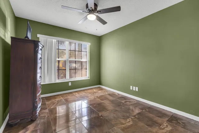 Residence photo 32