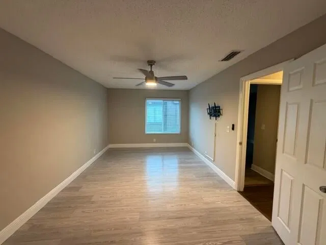 Unit 20 photo 21
