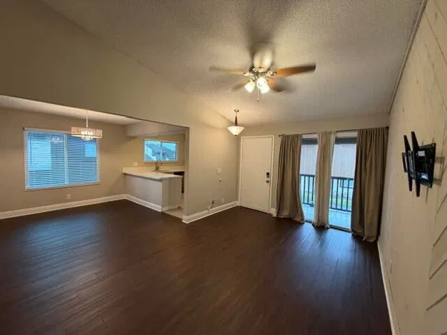 Unit 20 photo 33
