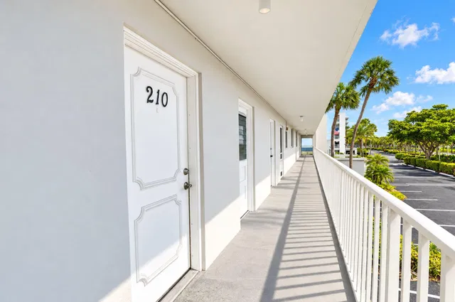 Unit 210 photo 4