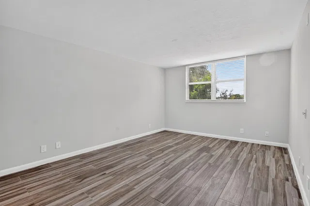 Unit 210 photo 18