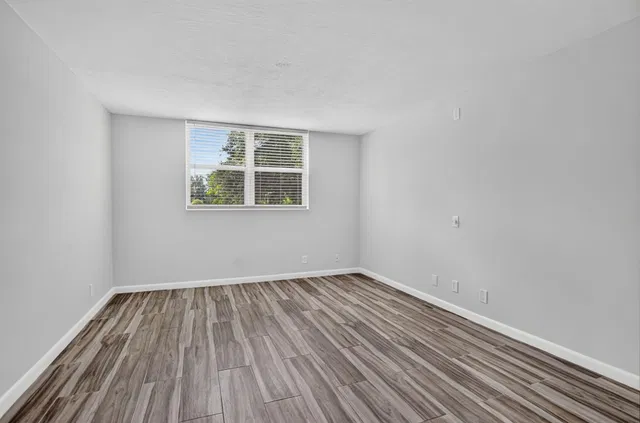 Unit 210 photo 20