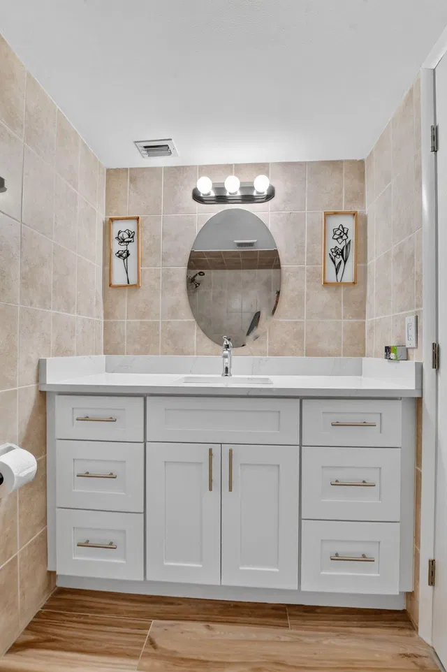 Unit 210 photo 21