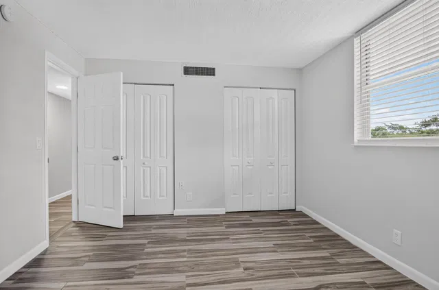 Unit 210 photo 28
