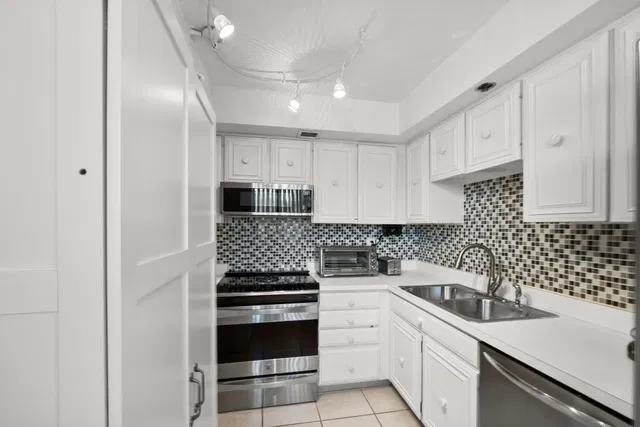 Unit 207 photo 5