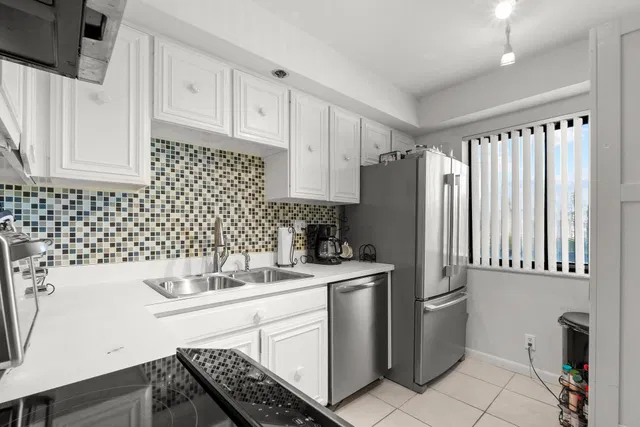 Unit 207 photo 6