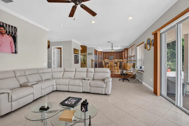  Residence photo 21