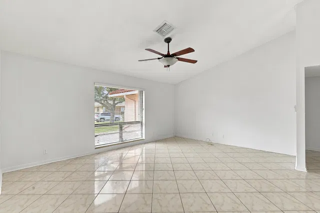 Residence photo 3