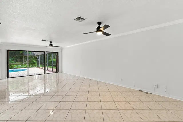 Residence photo 9
