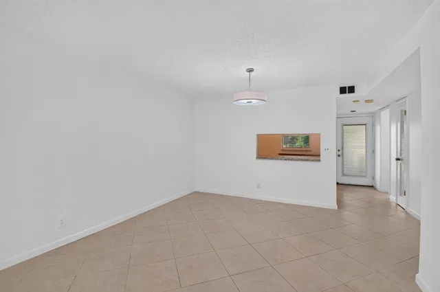  Residence photo 9