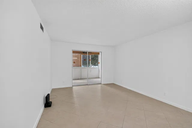  Residence photo 12